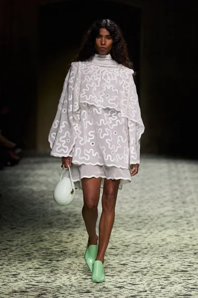 Look 77